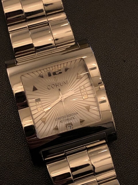 CORUM コルムの腕時計高価買取致します!
