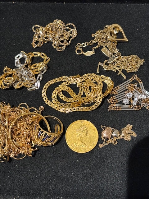 金の相場が不安定です!売るならお早めにお持ち込み下さい!