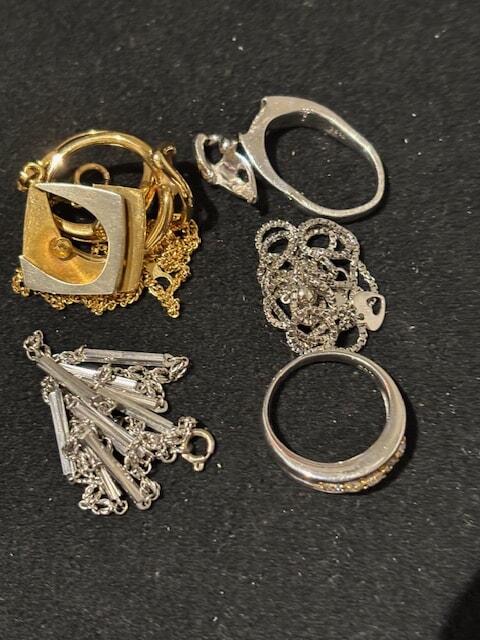 金・プラチナ・シルバーを売るなら買取りセンターアップへ!!